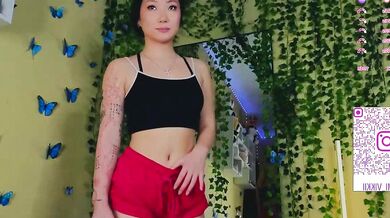 Bestshygirl seduces influencer with her curves and gets nude leaked