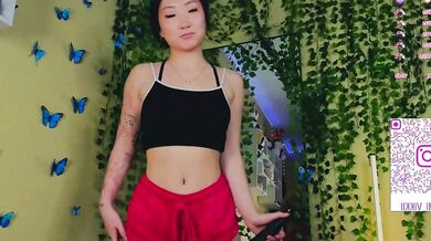 Bestshygirl seduces influencer with her curves and gets nude leaked