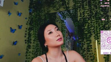 Bestshygirl seduces influencer with her curves and gets nude leaked