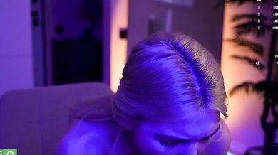 Joybunny's erotic massage leaves her bottom shaking with pleasure