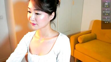 Seulbi's seductive rear gets a special treatment in this intimate video