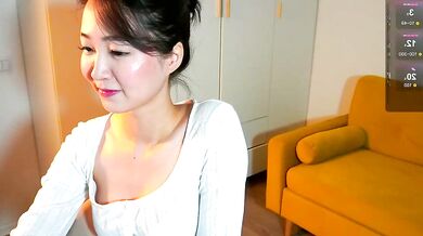 Seulbi's seductive rear gets a special treatment in this intimate video