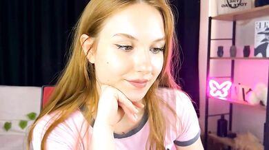 Watch BERNARDABOX's stunning goddess Enthusiastic influencer get her curves Tantalized with a cam girl's cam show