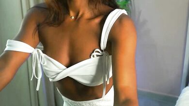 Watch sensuous curves get covered in oil as Euphoric and Sensuous curves get a sensuous release