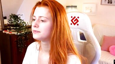 Watch doll_lesli tease you with her tight body live on cam