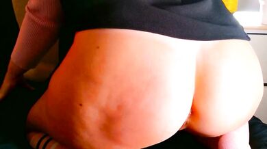 Energetic host with a voluptuous body in a naked video - Webcast re-play