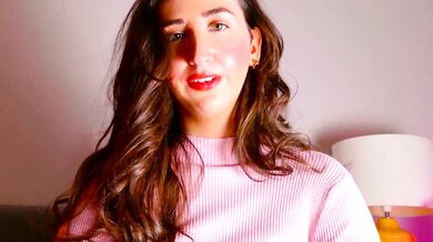 Energetic host with a voluptuous body in a naked video - Webcast re-play