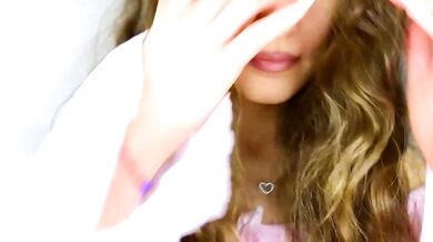 Ambertan1, the gorgeous enchantress, mesmerizes with her ravishing body and stunning curves