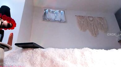 Watch Lau_XOXO's stunning performance as she records herself in steamy action