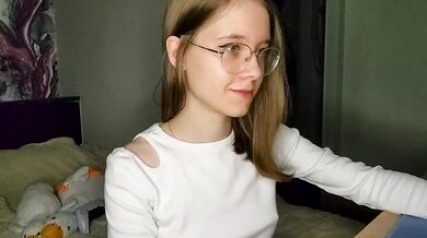 Elegant breasts voluptuous Cam Slut with Enchanting shape and charmed charm
