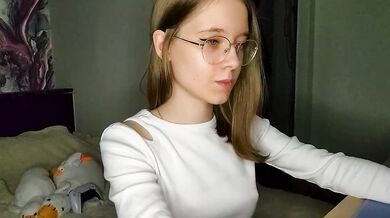 Elegant breasts voluptuous Cam Slut with Enchanting shape and charmed charm