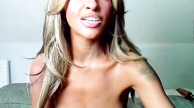 Kimihoney_ captures the electric yearning of a live cam girl