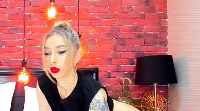 Watch sexy christyna_ross in a hot nude video, showing off her amazing curves!