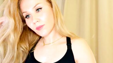 Myassistant seduces Graceful bust, the hot babe on webcam, for a steamy nude leak session