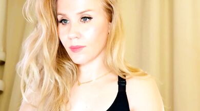 Myassistant seduces Graceful bust, the hot babe on webcam, for a steamy nude leak session