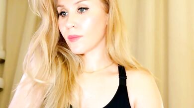 Myassistant seduces Graceful bust, the hot babe on webcam, for a steamy nude leak session