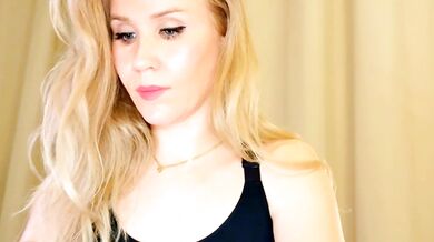 Myassistant seduces Graceful bust, the hot babe on webcam, for a steamy nude leak session