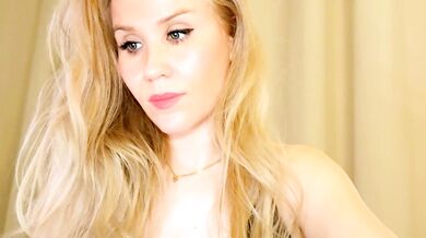 Myassistant seduces Graceful bust, the hot babe on webcam, for a steamy nude leak session