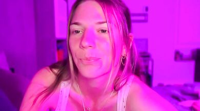 Olivia Hanks & her stunning diva engage in steamy foreplay & more