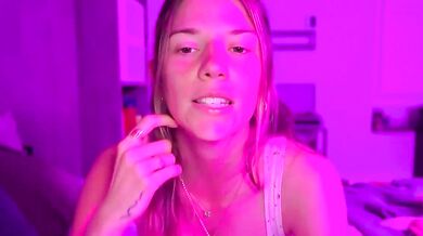 Olivia Hanks & her stunning diva engage in steamy foreplay & more