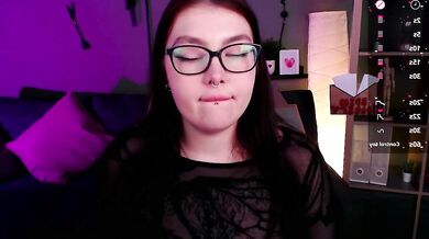 Arizonian Muse shows off her amazing body and erotic skills in a hot solo video