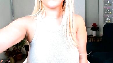 Ann__w's stunning curves and hot parts are on full display in Voluptuous curves and Voluptuous curves video