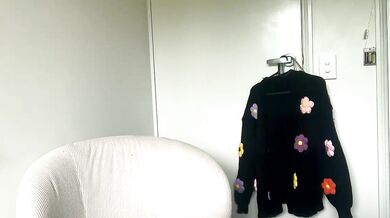 Angelcak3s and her tantalizing breasts seduce you to join her in a seductive record