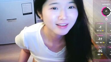 Watch Perfect Curves & Enchanting Beauty Get Stunning Decolletage on Camera