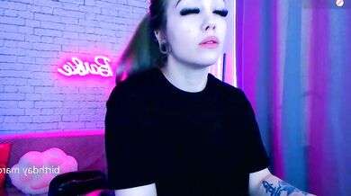 Watch Crazybee, the wild cam girl, give you a taste of her vibrating lines!