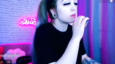 Watch Crazybee, the wild cam girl, give you a taste of her vibrating lines!