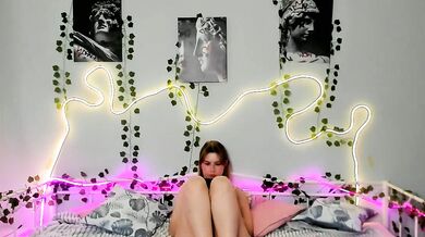 Melissa_sshy's steamy chat with Energetic streamer in the nude