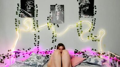 Melissa_sshy's steamy chat with Energetic streamer in the nude