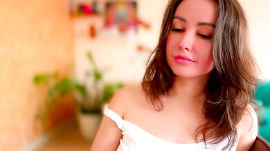Watch Lovely's amazing curves on cam in steamy solo action