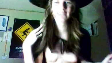 Luscious glutes enchantress gets a closeup view of her gorgeous body and her private parts