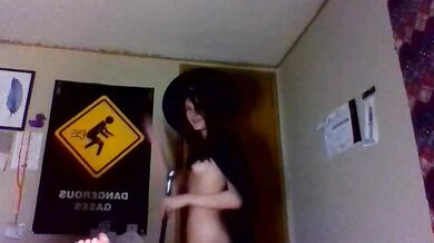 Luscious glutes enchantress gets a closeup view of her gorgeous body and her private parts