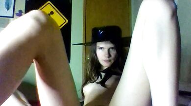 Luscious glutes enchantress gets a closeup view of her gorgeous body and her private parts