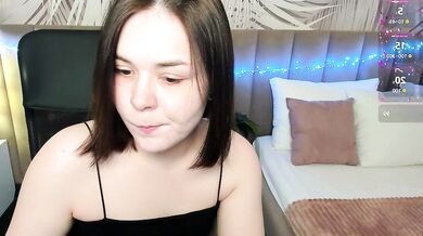 Alli_zi's steamy live Web cam show with hot nudes and sensual chat