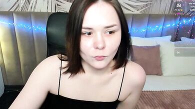 Alli_zi's steamy live Web cam show with hot nudes and sensual chat