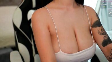 Lindawarners' Hungry Desires: Intense Nude Leaks of Her Sensual Desires