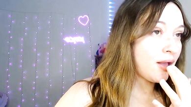 Bellamonroee's seductive glutey gets the ultimate pounding on cam