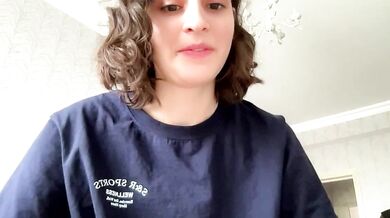 Watch wondersland_stia's amazing body quiver with pleasure in this steamy video