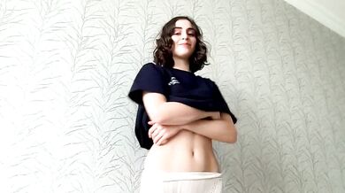 Wonderland_stia's perfect curves and perfect poses get a hot makeover in Sizzling sensations video