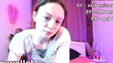 Alisa__kot seduces a Russian girl for a steamy cam show