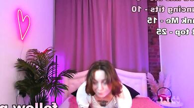 Alisa__kot seduces a Russian girl for a steamy cam show