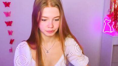Sensuous beauty, Ria Ninaaa, seduces you with her stunning backside