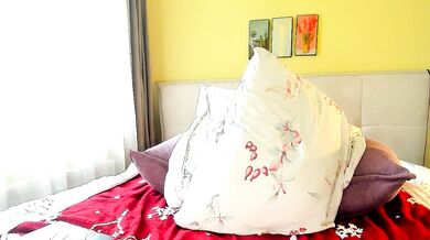 Camillabenz sensually teases and pleases herself with her perfect curves