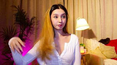 Sarasuo, the wildest pornstar, gets her hips sculpted by a live cam show