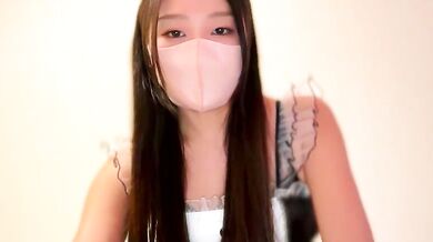 Yukilovesjojo's seductive cam show - Enchanting Chest of Creamy Model