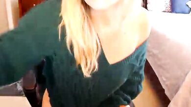 Watch Darlingd77, the internet celebrity, seduce and please Ravishingly in front of the camera