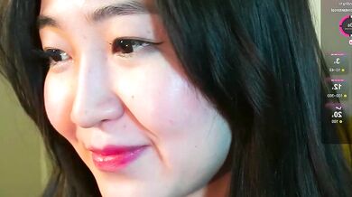 Watch sensual cam girl seulbi get her shivers up as she rubs her pussy in aching chemistries